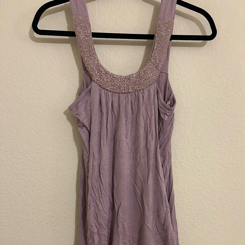 Long sleeveless shirt with pockets.